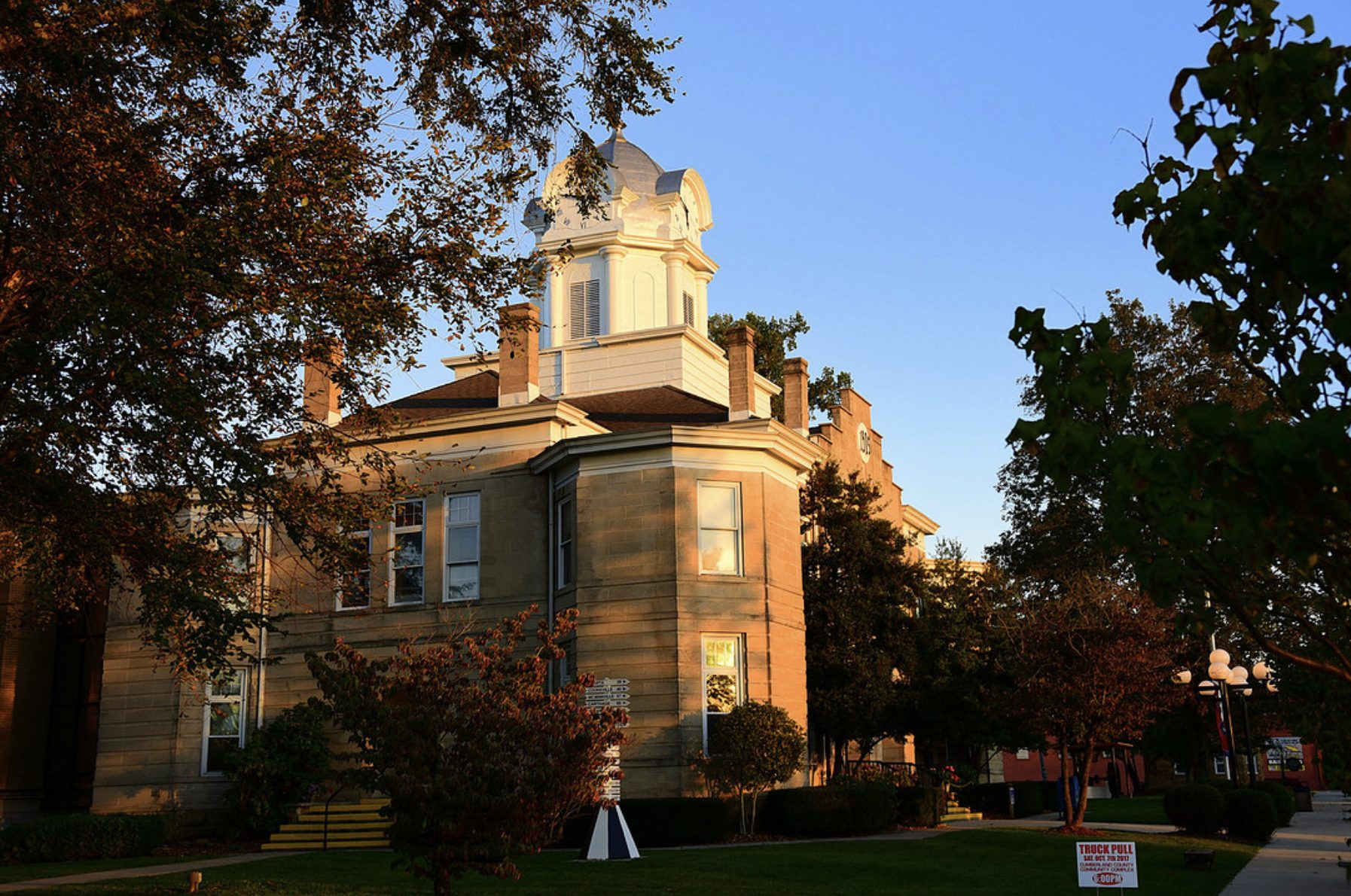 Image of the Courthouse in Crossville, TN